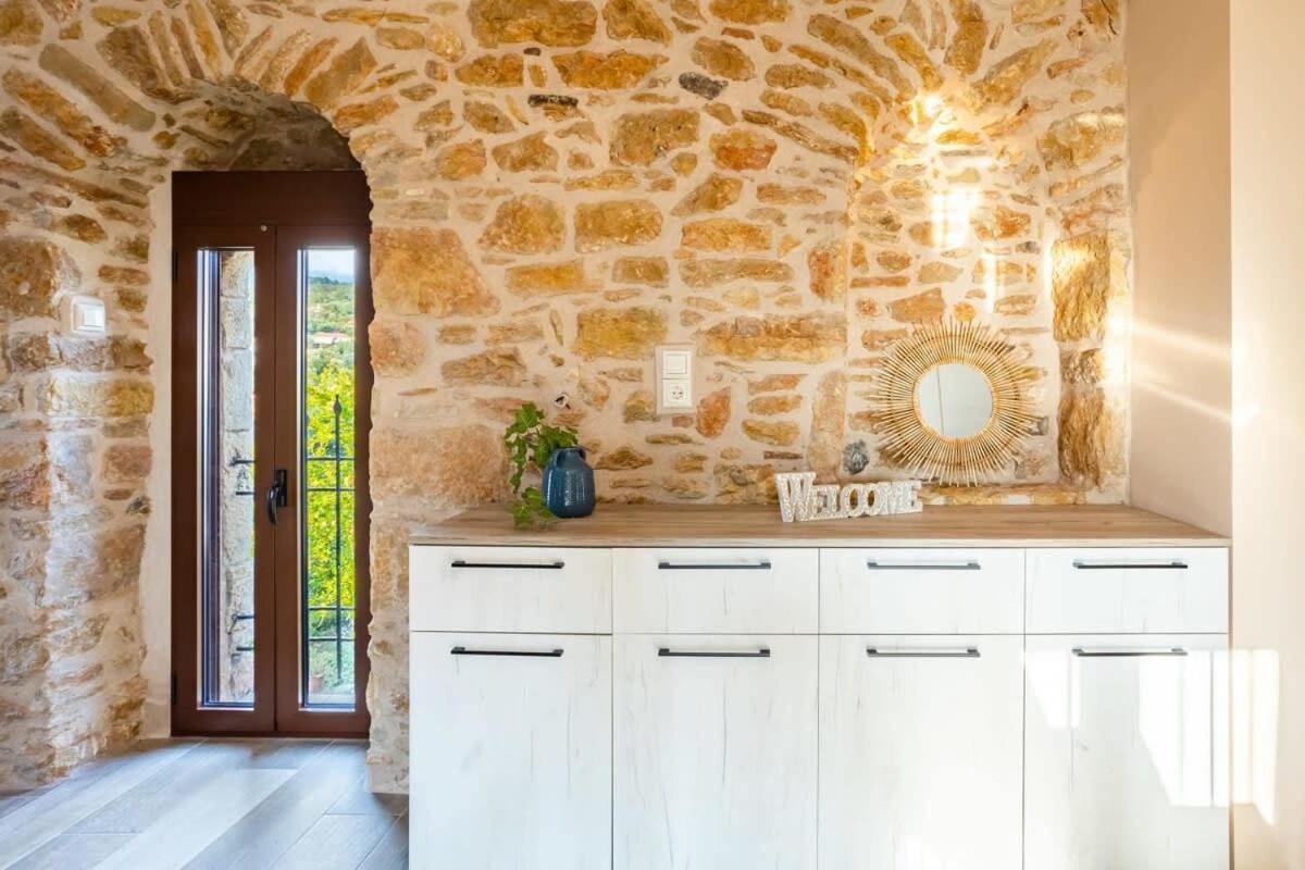 Mantineia Stone Villa-An Ethereal Getaway Megali Mantineia Bagian luar foto