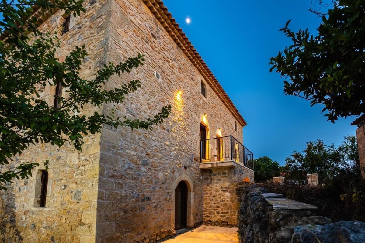 Mantineia Stone Villa-An Ethereal Getaway Megali Mantineia Bagian luar foto